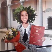 Insegnante di inglese, studiato all'università. Ed Erasmus svolto in Germania, dove ho frequentato tutte le lezioni in inglese per 6 mesi